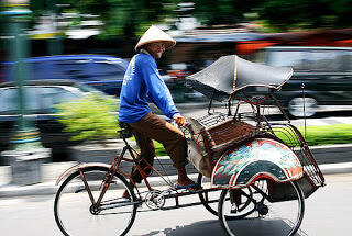 Wawan Kurniawan Tukang Becak Lulus S1 dengan IPK 3,01