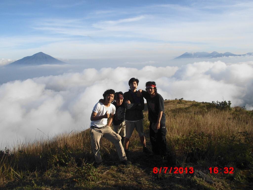 CERITA ANE GAN NAIK GUNUNG