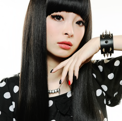 Artis jepang ini mirip zaskia gotik