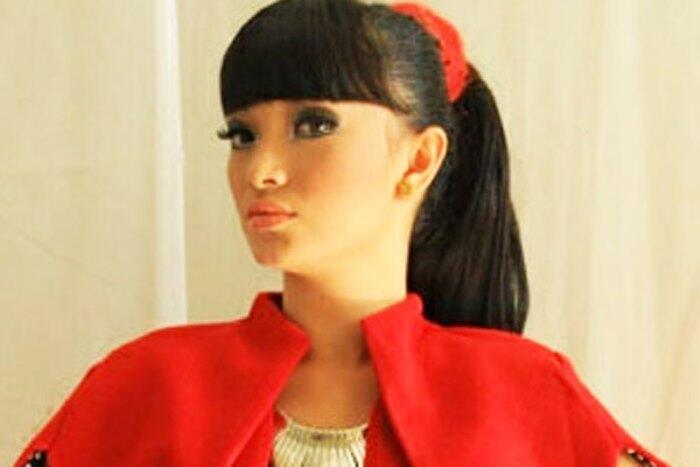 Artis jepang ini mirip zaskia gotik