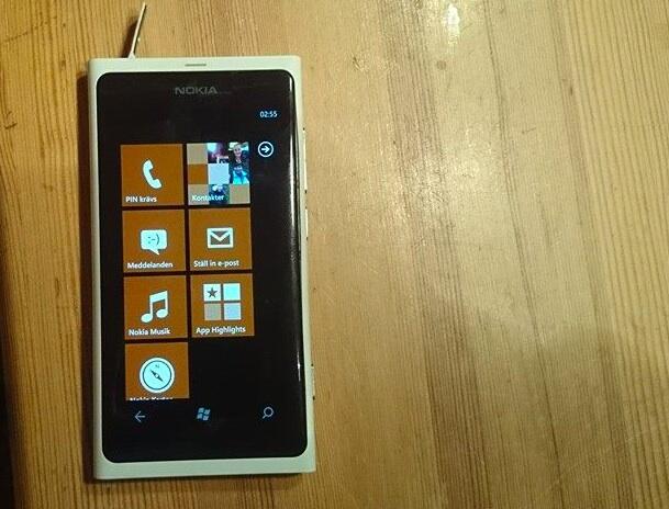 Wow , Smartphone Lumia ini bertahan di dasar Danau selama 3,5 Bulan