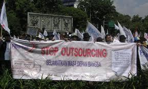 Akar Masalah Sistem Kerja Buruh Kontrak dan Outsourcing