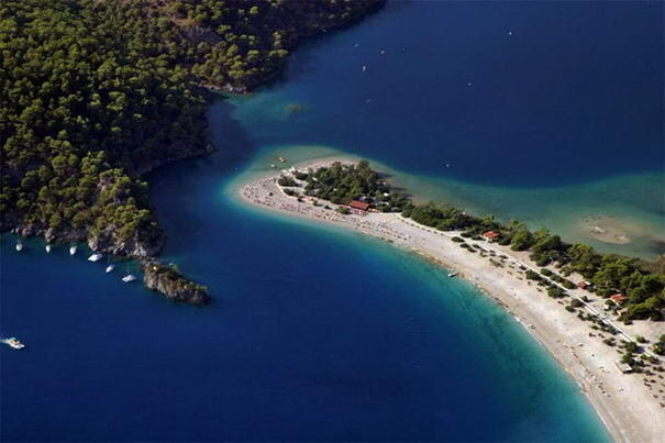 10 Pantai Terindah di dunia