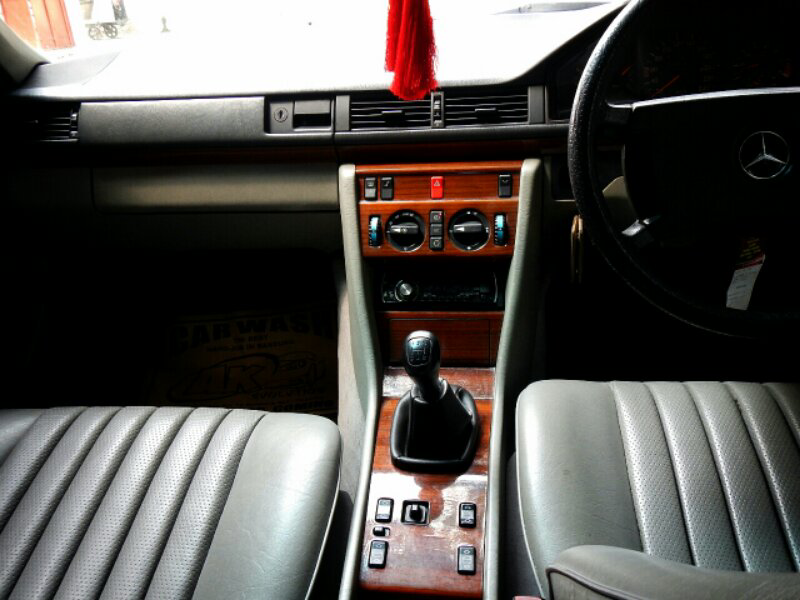 jual mercedes benz w 124 300e tahun 1992