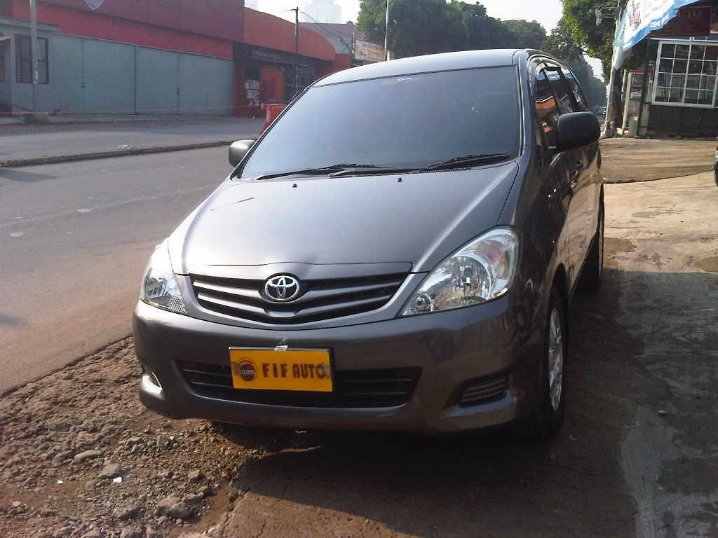 TOYOTA KIJANG INNOVA 2.0 J MT 2010 ABU - ABU METALIK