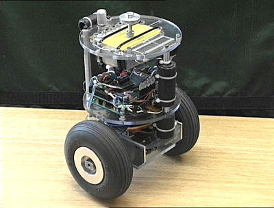 Robot yang mampu tegak tanpa terjatuh (Balance robot)