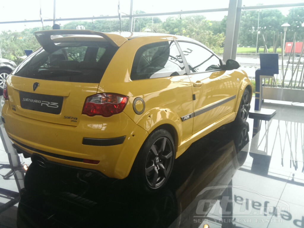 proton satria neo r3 matic bukan honda jazz, yaris, atau golf