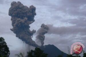 Gunung Sinabung Medan kembali meletus