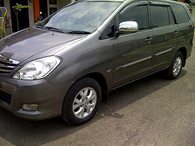 Toyota Kijang Inova G Automatic 2010