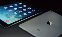 Ratusan orang ngantri IPad air