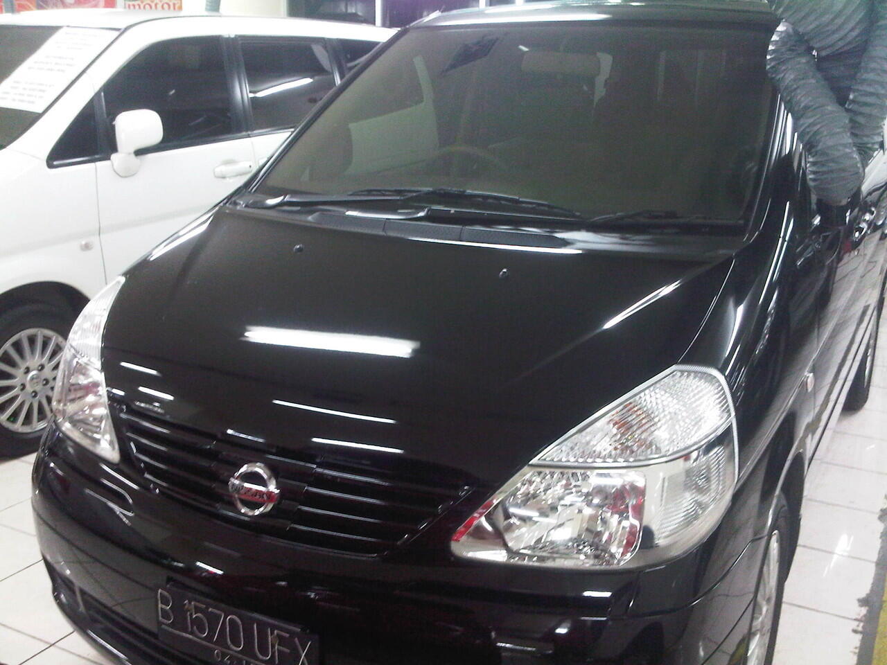 Nissan serena CT 2010 , cicilan 2 jutaan aja gan !