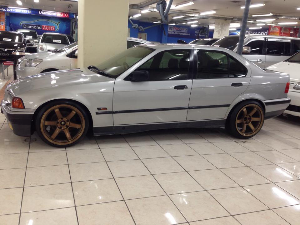 Nih buat agan para hobbiers mobil , BMW320 MT 1995