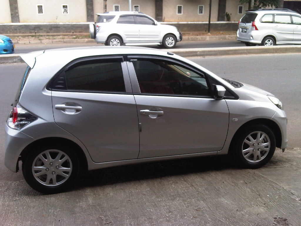 HONDA BRIO 1.3 E AT 2013 SILVER METALIK