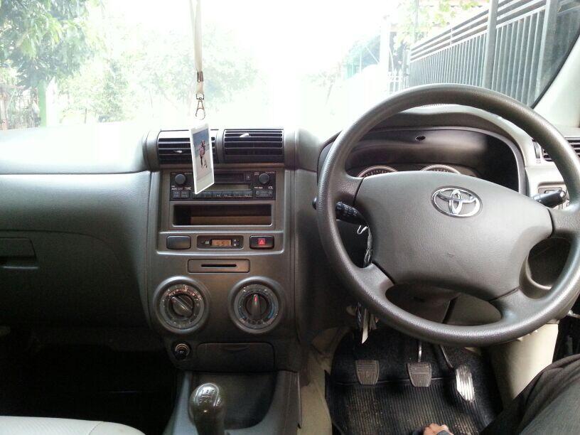 AVANZA G MANUAL HITAM METALIK TAHUN 2010