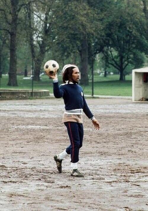 &#91;FOTO LANGKA&#93; Bob Marley Suka Main Sepak Bola juga Ternyata Gan...