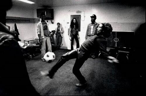 &#91;FOTO LANGKA&#93; Bob Marley Suka Main Sepak Bola juga Ternyata Gan...