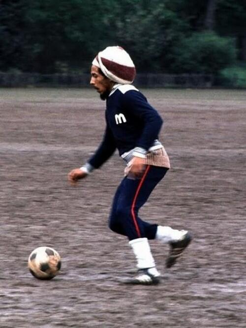 &#91;FOTO LANGKA&#93; Bob Marley Suka Main Sepak Bola juga Ternyata Gan...