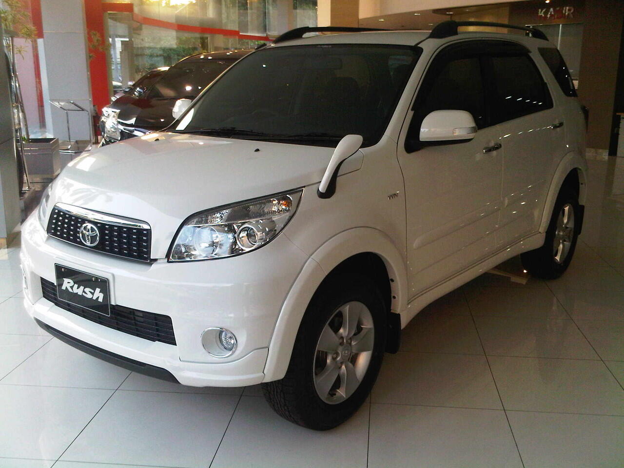 BIG SALE TOYOTA, Disc besar2an, Promo Akhir Tahun Bunga 0%, Disc Potong Total DP,