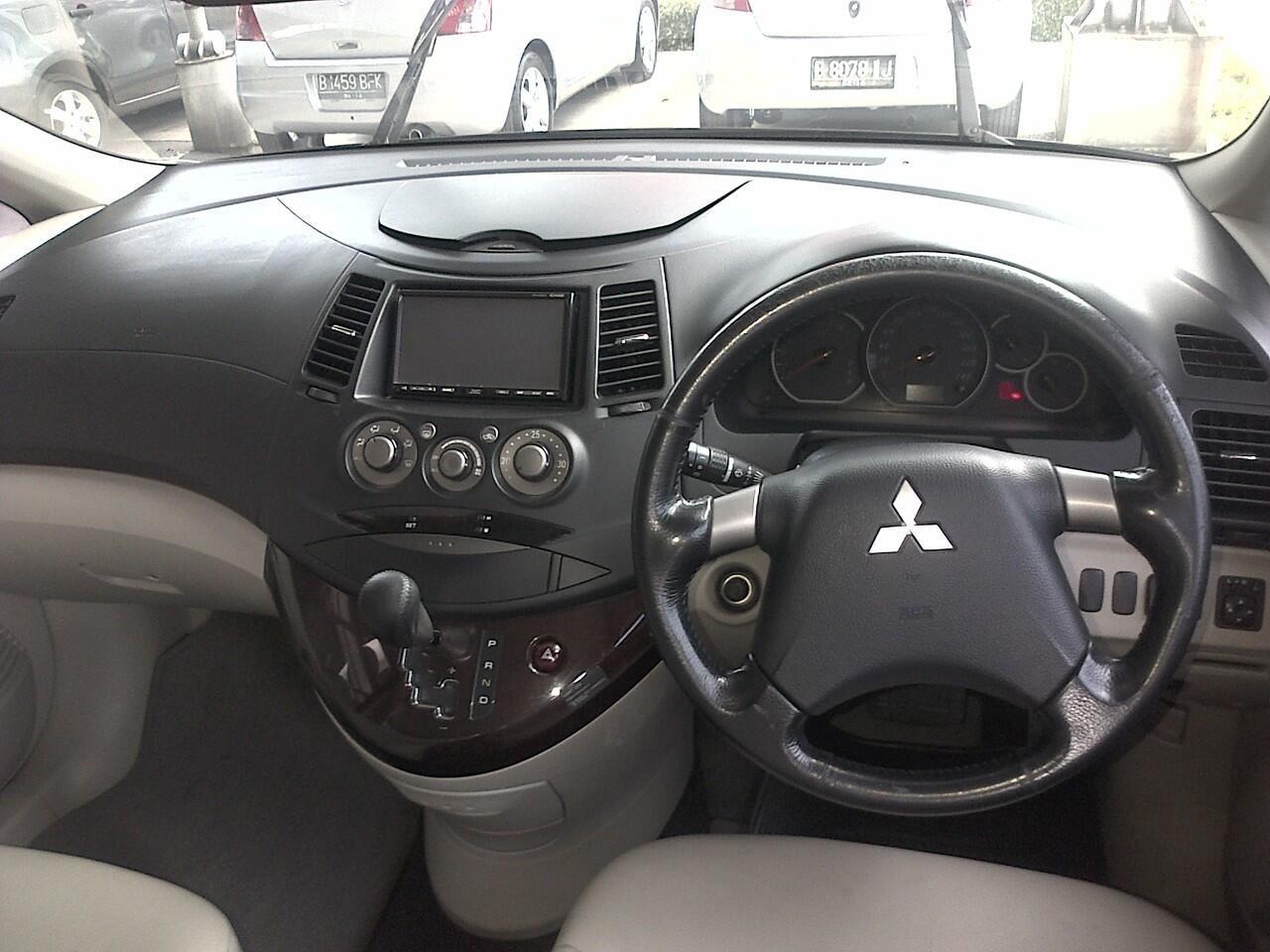MITSUBISHI GRANDIS GLS TRIPTONIC ABU-ABU METALIK