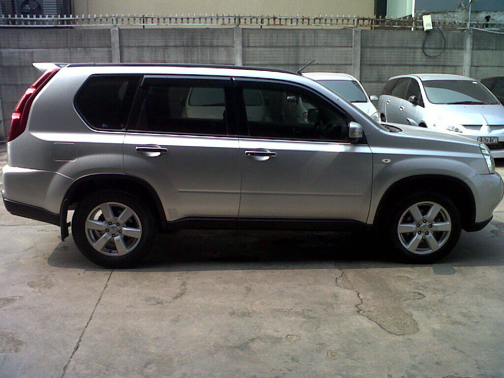 NISSAN X TRAIL ST AT 2.5 SILVER