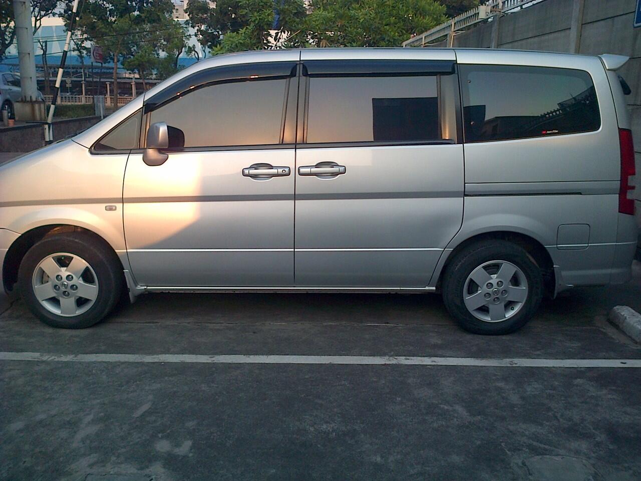 NISSAN SERENA CT AT 2.O SILVER METALIK NEGO