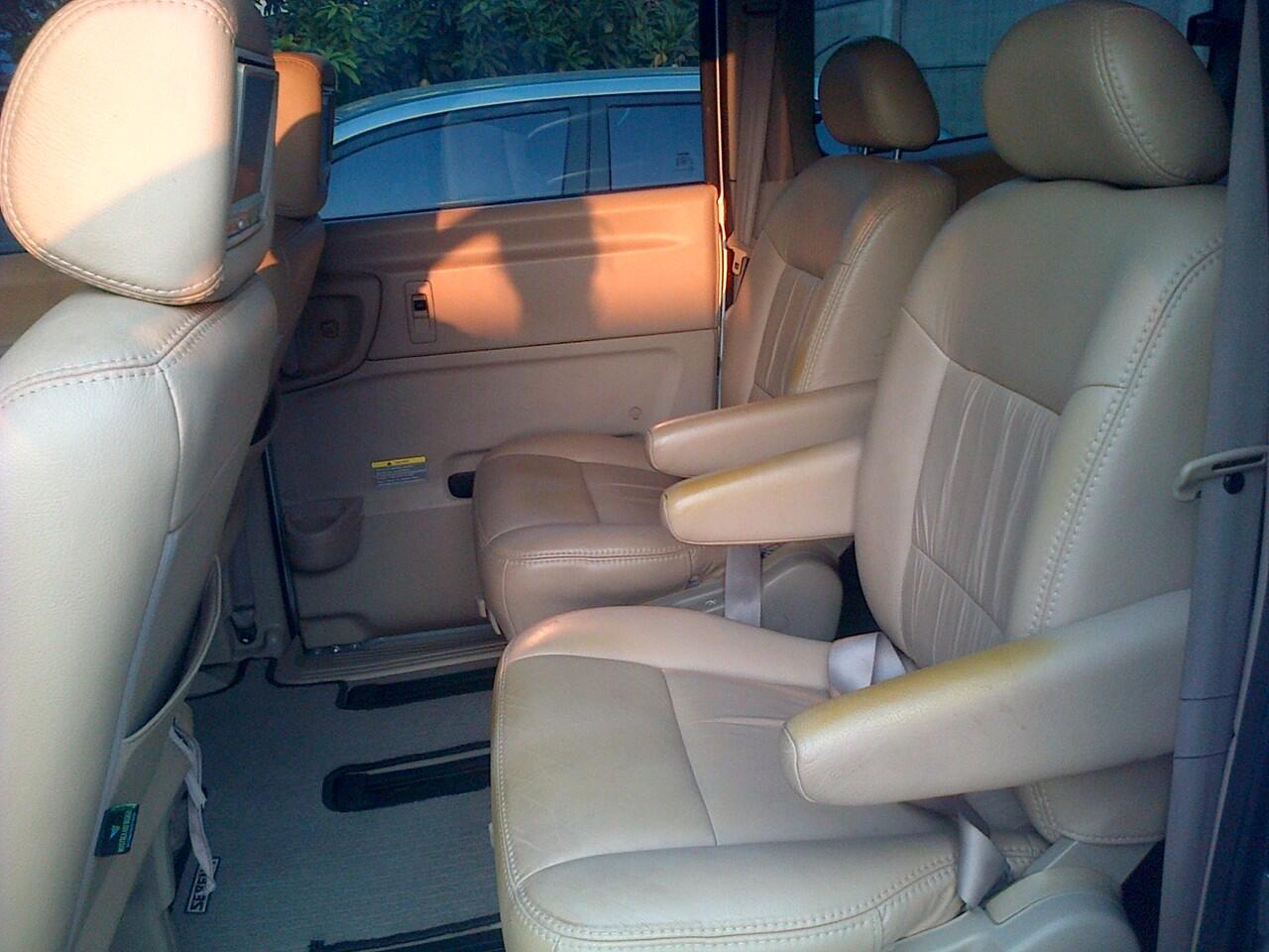 NISSAN SERENA CT AT 2.O SILVER METALIK NEGO