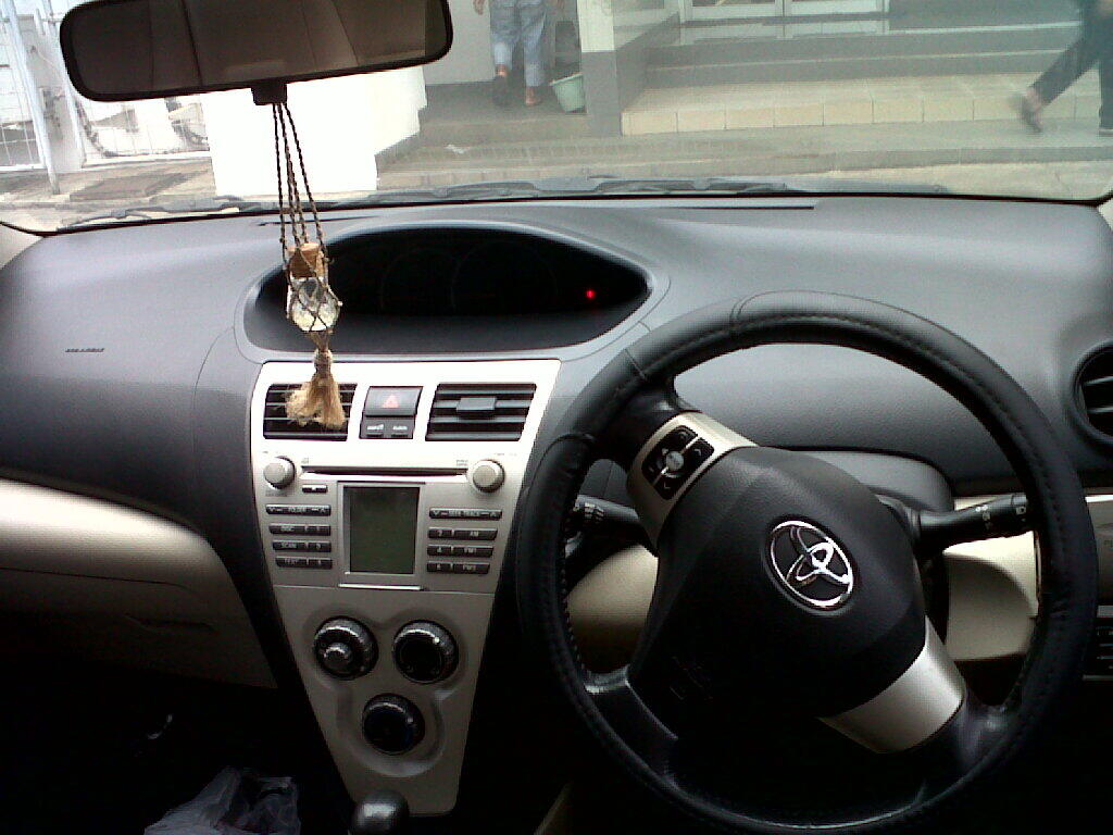 TOYOTA VIOS MATIC HITAM METALIK 1.5 NEGO