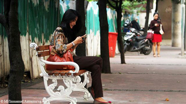 Bangku Taman di Jakarta sudah Terpasang !!!