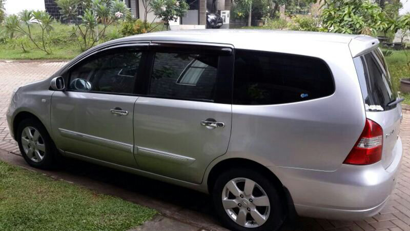Dijual Mobil Nissan Grand Livina 1.5 XV Tahun 2010