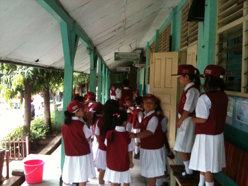 KEPADA BAPAK JOKOWI - AHOK : SD 05 PONDOK KELAPA DIRENOVASI DONG