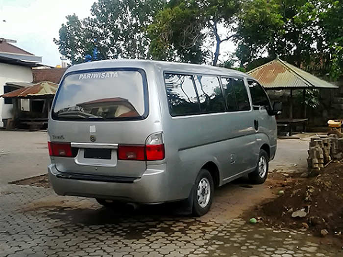 KIA TRAVELLO 2006 PARIWISATA