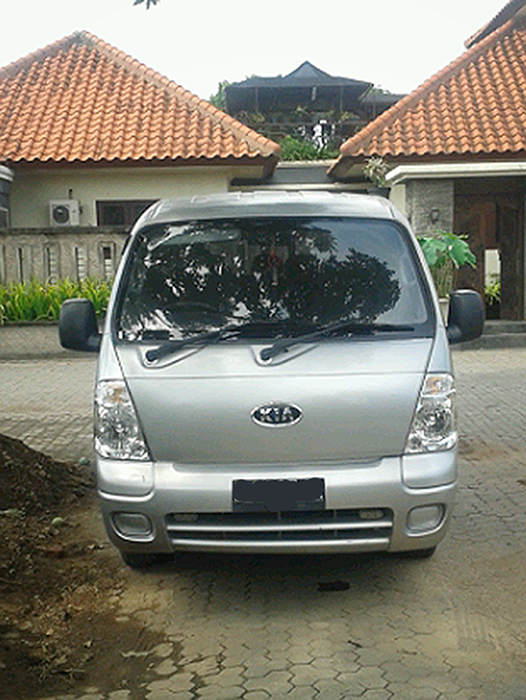 KIA TRAVELLO 2006 PARIWISATA