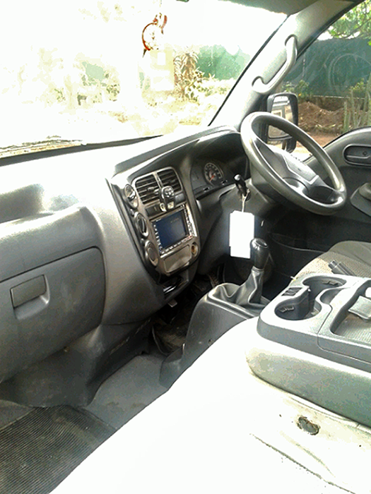 KIA TRAVELLO 2006 PARIWISATA