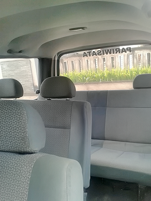 KIA TRAVELLO 2006 PARIWISATA