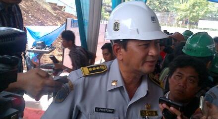 Masuk jalur busway akan dibayar denda tinggi.