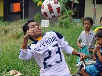 Dari Sepatu 25 Ribu Menjadi Seorang Bintang