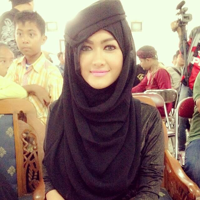 Wuah Jupe Pake Hijab nih Gan