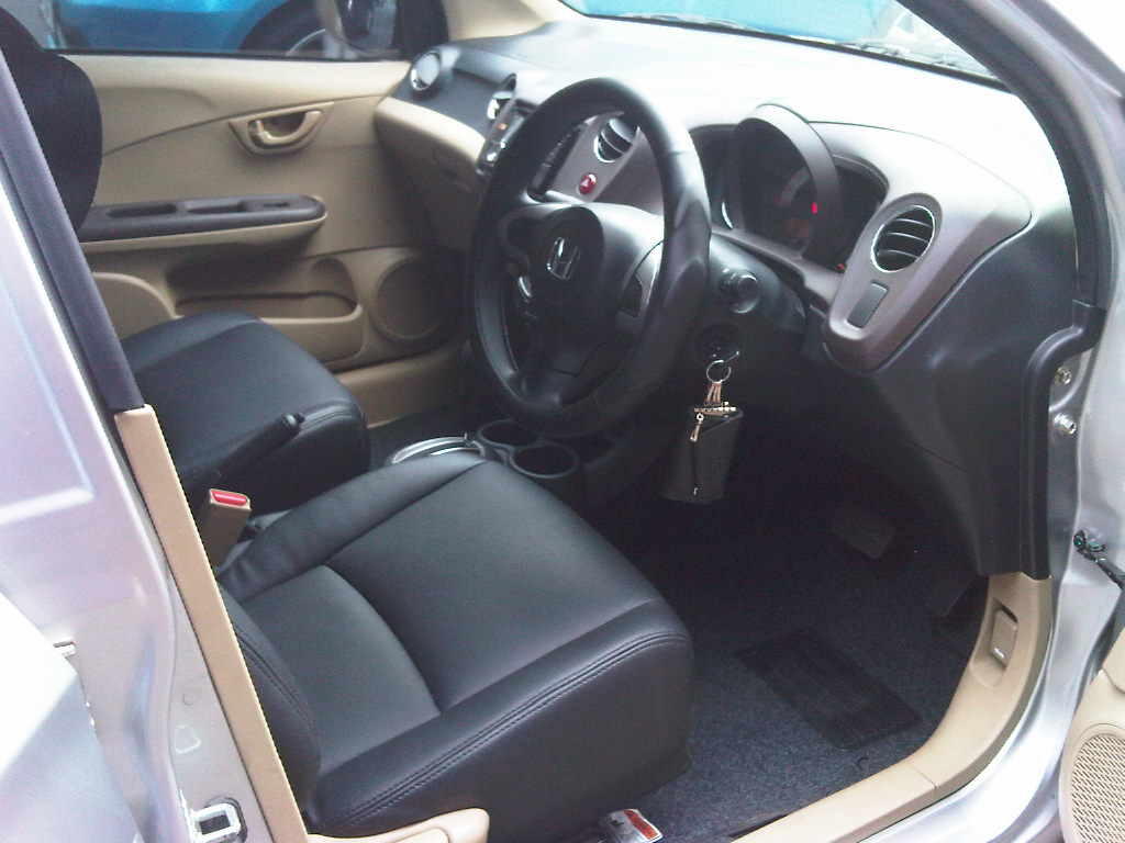 HONDA BRIO 1.3 E AT 2013 SILVER METALIK