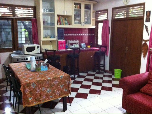 Guesthouse per kamar di Kemang