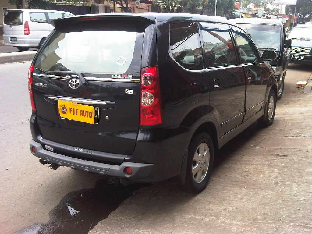 TOYOTA AVANZA 1.3 G MT 2010 HITAM METALIK