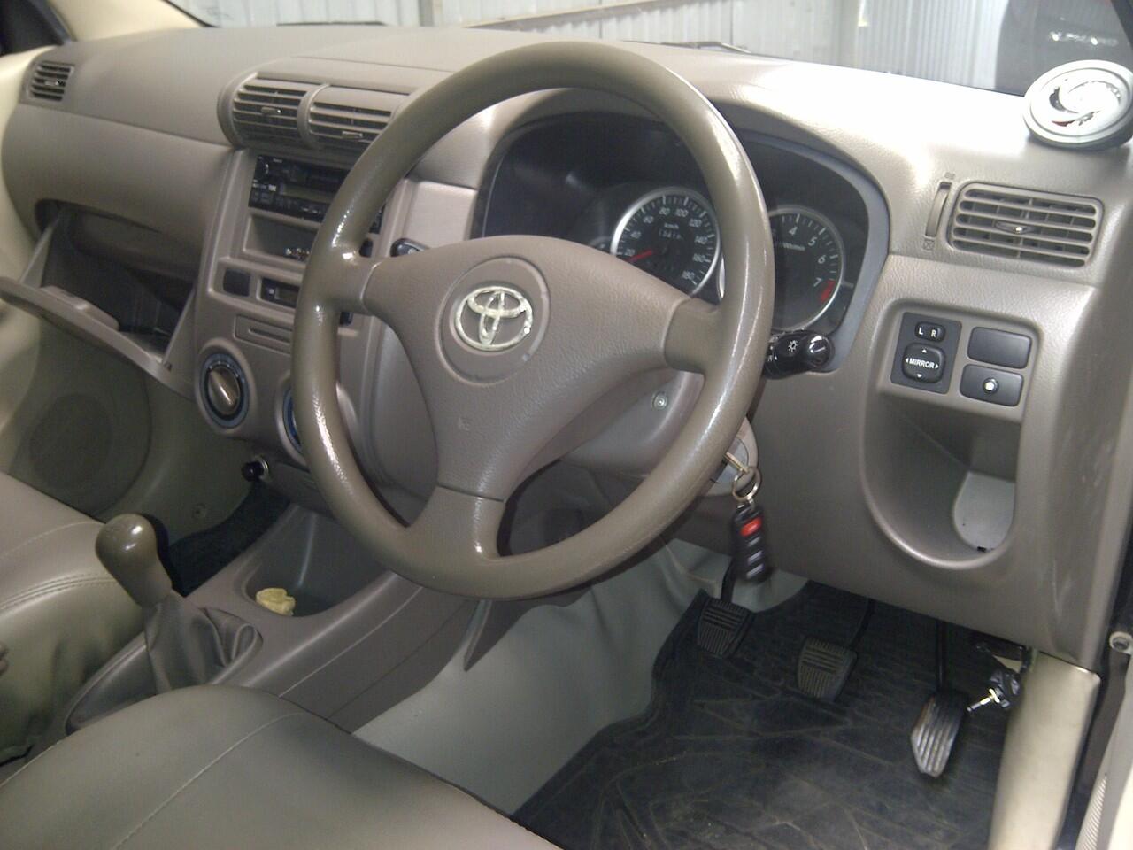 TOYOTA AVANZA G M/T 2008 HITAM METALIK TERAWAT DP RINGAN