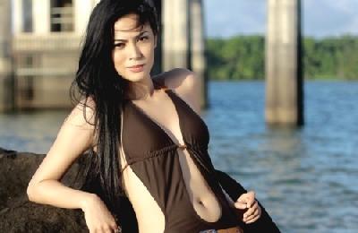 Puteri Indonesia Pamer Baju Renang Seksi di Ajang Miss Universe