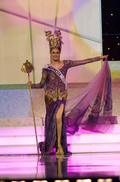 Kostum Nasional Indonesia dalam Ajang Miss Universe