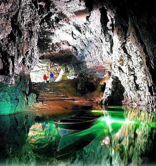 Koleksi Foto Danau Di Bawah Tanah Yang Menakjubkan