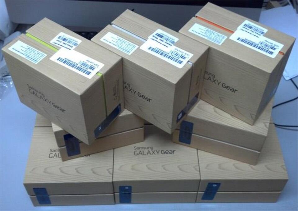 JUAL IPHONE 4S 32GB HRG 1,4JT#SAMSUNG GALAXY S4 ZOOM HRG 1,4JT ORIGINAL BM(TERSEGEL)