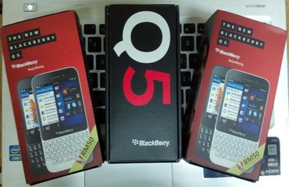 JUAL IPHONE 4S 32GB HRG 1,4JT#SAMSUNG GALAXY S4 ZOOM HRG 1,4JT ORIGINAL BM(TERSEGEL)