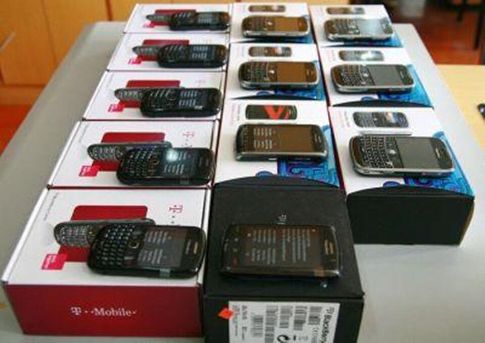 JUAL IPHONE 4S 32GB HRG 1,4JT#SAMSUNG GALAXY S4 ZOOM HRG 1,4JT ORIGINAL BM(TERSEGEL)