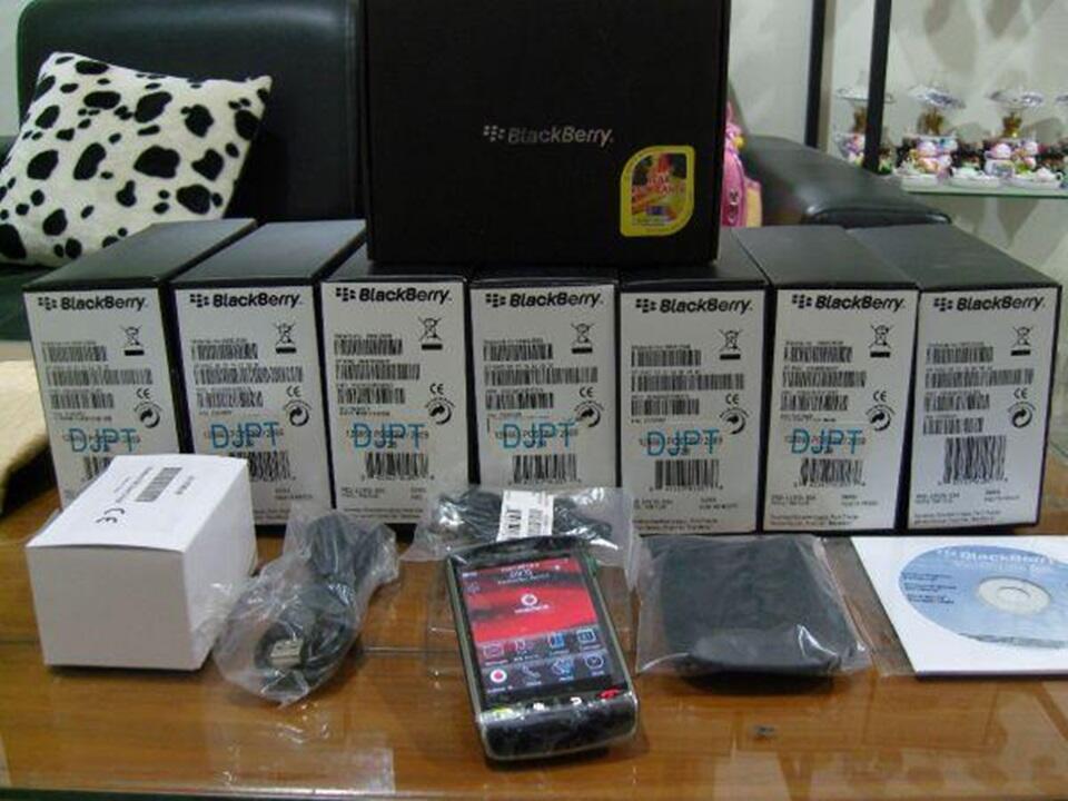 JUAL IPHONE 4S 32GB HRG 1,4JT#SAMSUNG GALAXY S4 ZOOM HRG 1,4JT ORIGINAL BM(TERSEGEL)