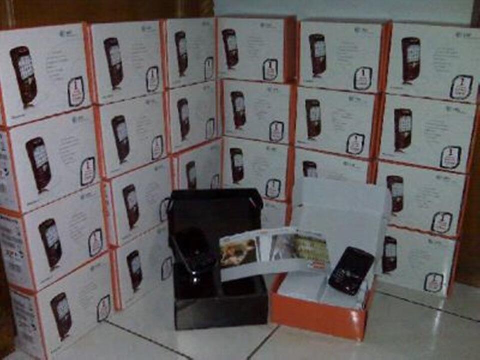 JUAL IPHONE 4S 32GB HRG 1,4JT#SAMSUNG GALAXY S4 ZOOM HRG 1,4JT ORIGINAL BM(TERSEGEL)