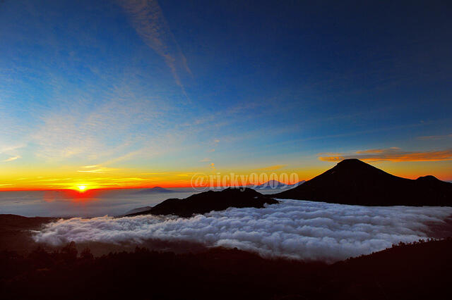 sunrise terindah sikunir (bromo kalah) foto